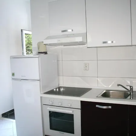4 Apartman Promajna
