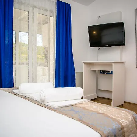 4 Apartment *