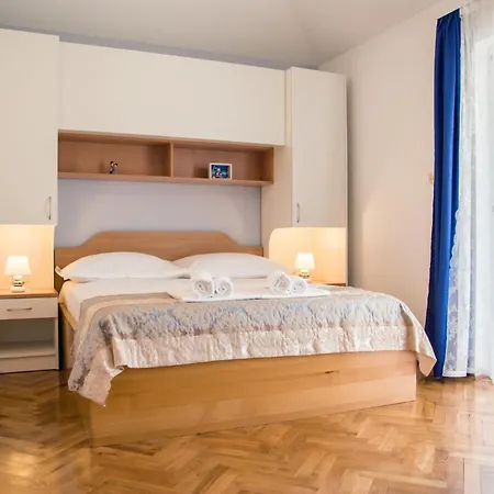 Apartment 4 Promajna