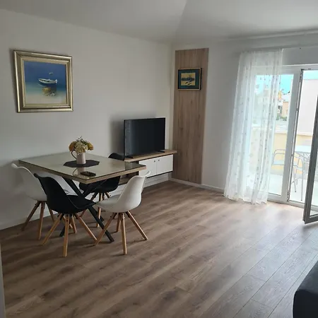 4 Apartman Promajna