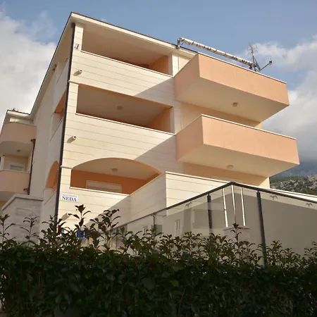 4 Apartment *