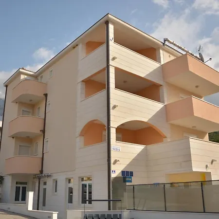 Apartment 4 Promajna